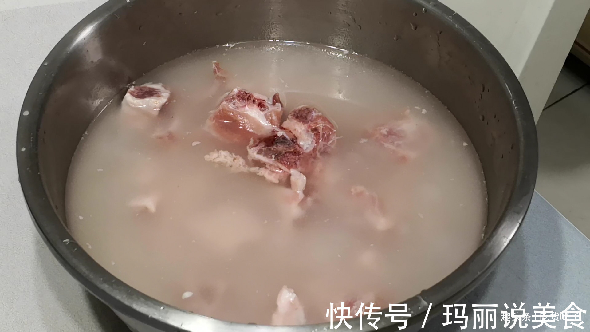 红烧排骨茄子家常做法，鲜香四溢，营养好吃，一大锅不够吃！