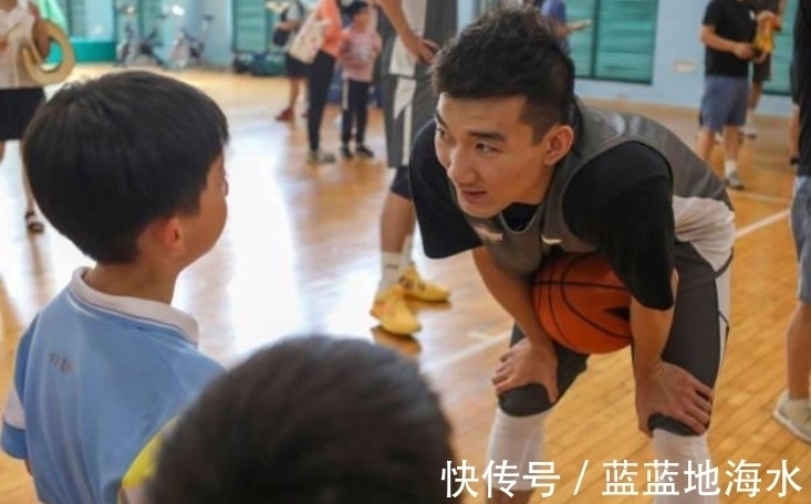 广厦男篮|CBA三消息,胡明轩无法出战,新军邀请巩晓彬,孙铭徽约见球迷