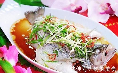 鲜嫩|做清蒸鱼,放盐放料酒就错了,大厨教你正确方法,鱼肉鲜嫩还不腥