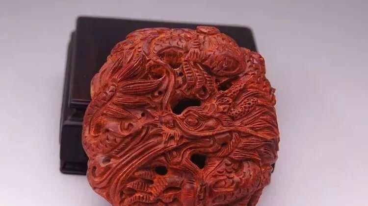 小叶紫檀|通过这几个标准,判断什么样的木头才是好木头