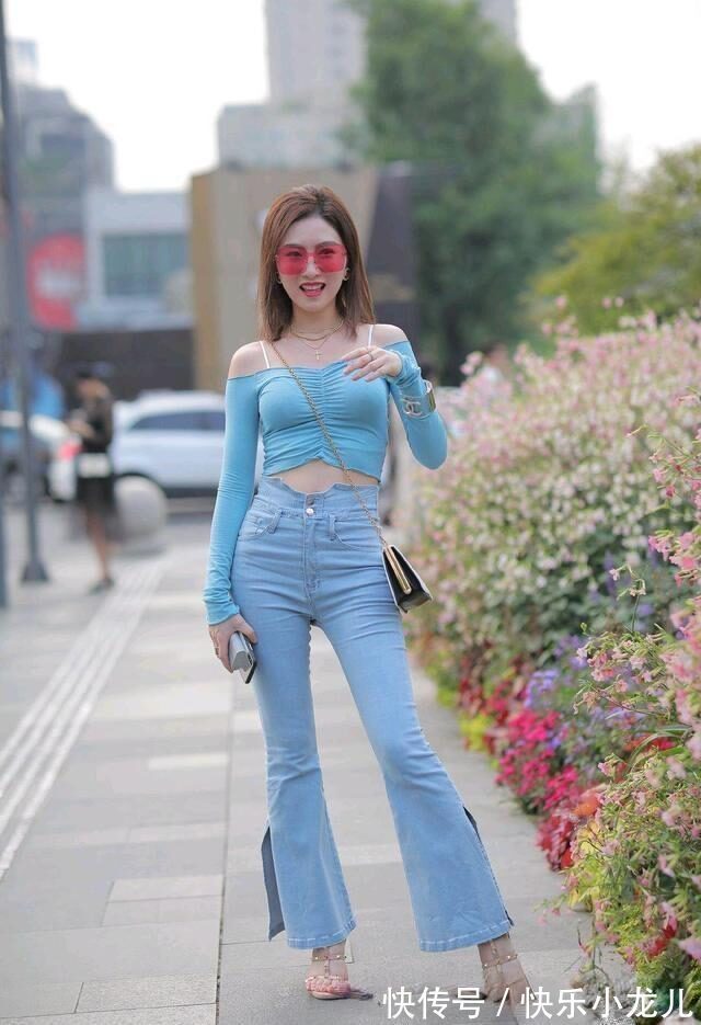 肩宽 亲民风格的打底裤,用心挑选和搭配的女生,身段突出