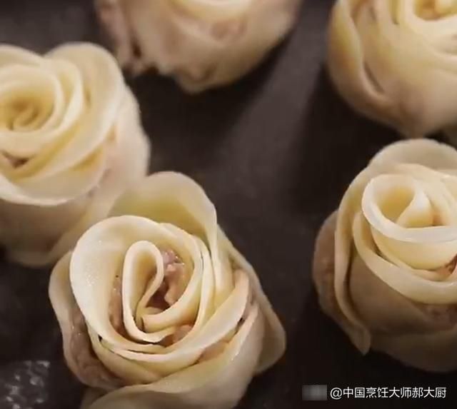  饺子皮多种吃法|玫瑰蛋卷 | 蛋卷