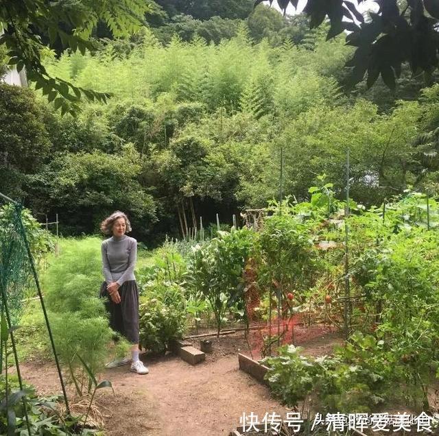 时尚|74岁日本奶奶凭穿搭火了!穿衣简单日常,用态度告诉你:何为时尚
