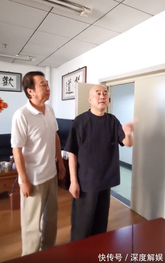 |冯巩方清平合体录视频,二人用幽默的话语反映社会现状,引人深思