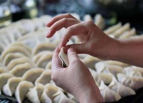 秋天包饺子,韭菜白菜靠边站,2块钱一斤,鲜香宜人,比韭菜还香