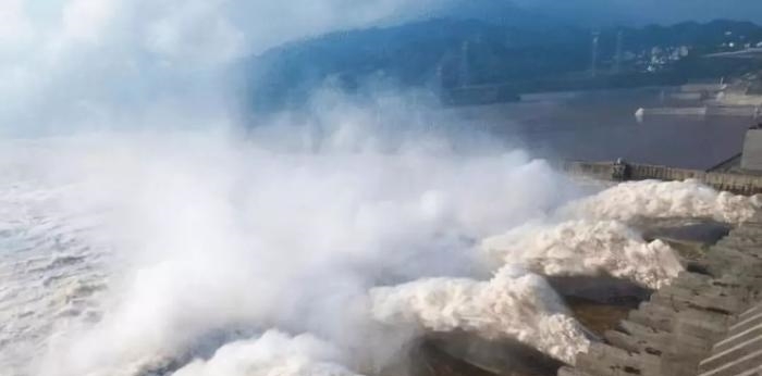 花费了上千|千亿造的三峡大坝，一天能挣回多少成本？网友：这辈子都不敢想