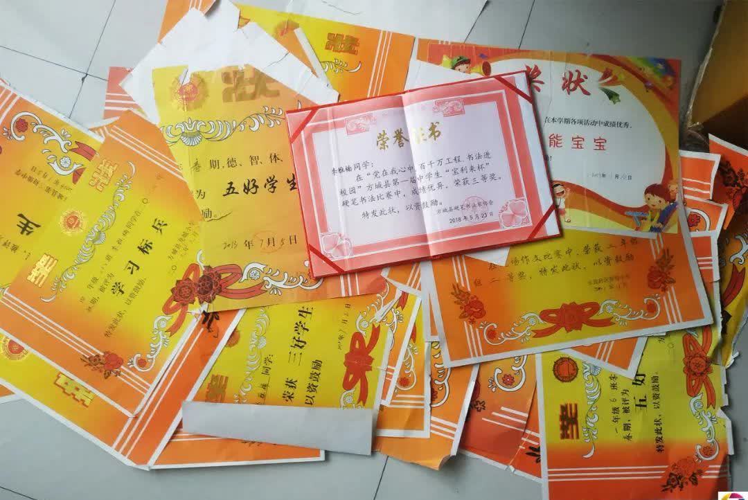 疤痕|女孩患怪病面部丑陋,被人当作女巫,她不低头,想用实力证明自己