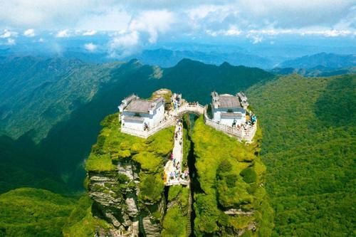 中年|贵州一座5A级名山，被列入世界自然遗产名录，最高海拔2572米