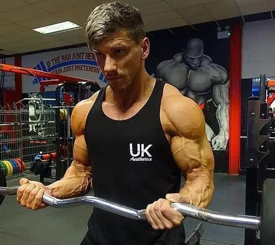 大重量|26岁健美冠军,小腿突发意外,体脂太低是“原罪”