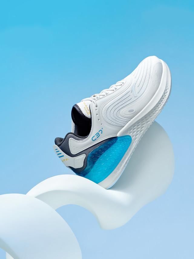 qu|五双国产“性价比王者”跑鞋推荐 !现在200块钱就能入手!