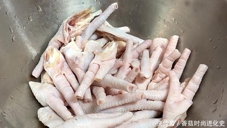 自从知道鸡爪此种做法以后,我家每周做4次,比泡椒鸡爪还好吃