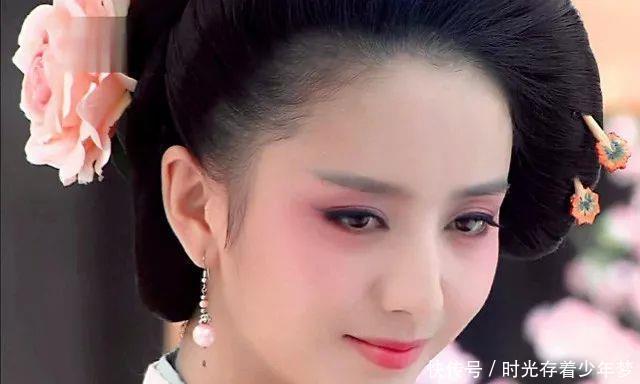 皇帝|她靠选美当上皇后，14岁母仪天下，20岁怀着身孕死于皇帝之手