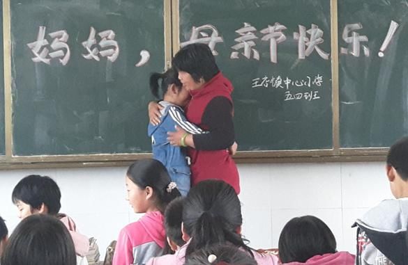 为啥一年级小学生要背《弟子规》？对孩子有好处吗？家长表示质疑