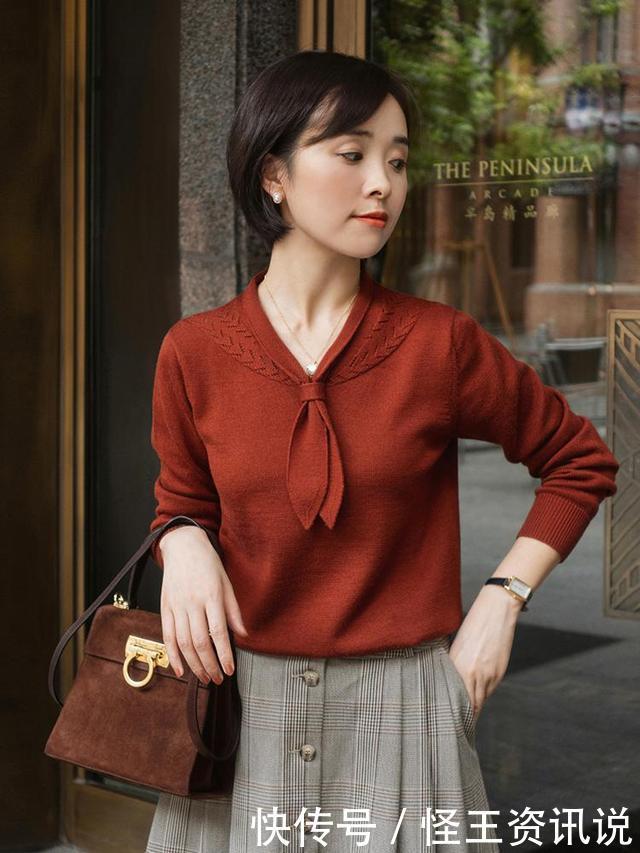 秋季穿搭，羊毛衫配百褶裙，气质减龄又优雅