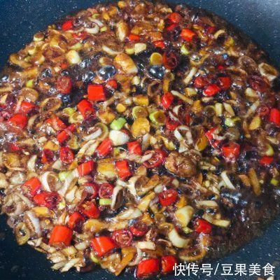 小米辣|三步搞定香酥葱香鲳鱼我家吃了十年，竟然还没吃腻