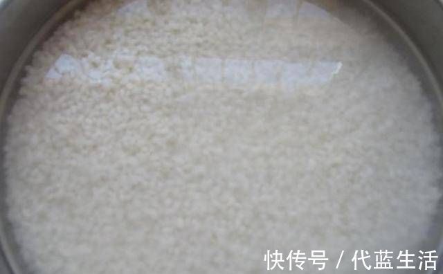 包粽子，从不用水煮粽叶，1个小技巧粽子软糯清香更入味