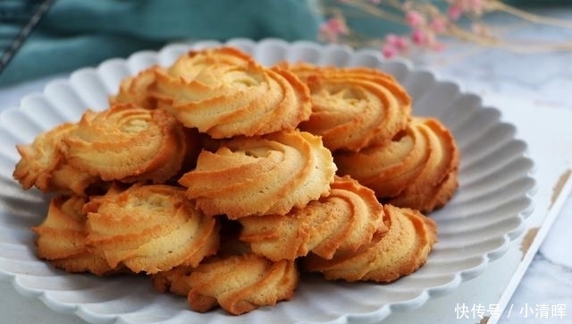 简单几步,教你在家做曲奇饼干,又酥又脆比买的好吃,特别解馋