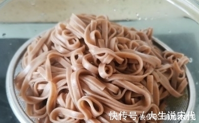 8分钟做好早餐，营养高味道好，一碗特别的面，学会就不用买了！