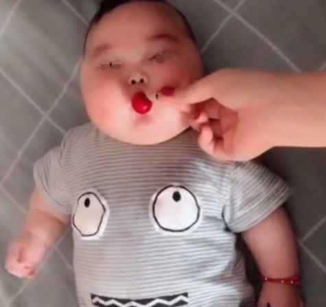 宝宝|小两口忙于工作,将宝宝送到乡下父母家,几月没见竟不认识孩子了