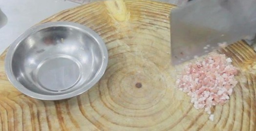 豆芽|黄豆芽炒粉条的做法,厨师长一个小技巧,粉条不坨块不糊底还入味