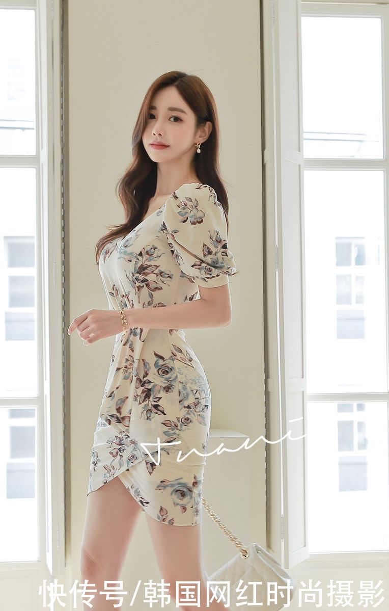 连衣裙|女神孙允珠高清时尚搭配(263):罗伊花连衣裙,真是美不胜收