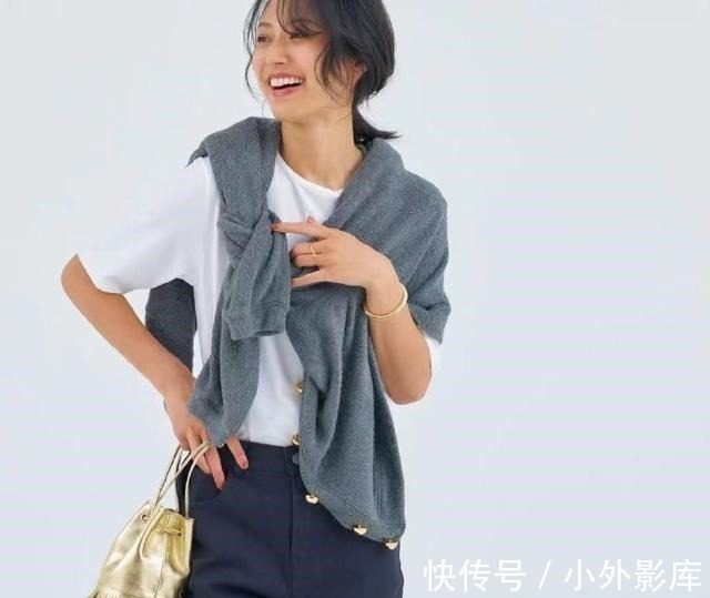 叠穿 必学!初秋针织衫的“个性叠穿”法,穿衣小白瞬间晋级时髦精!