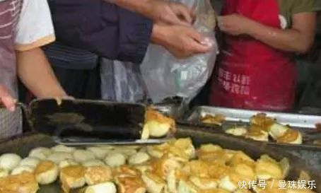 卖了30年早餐大爷做“水煎包”的4个诀窍,不懂你的煎包白做了