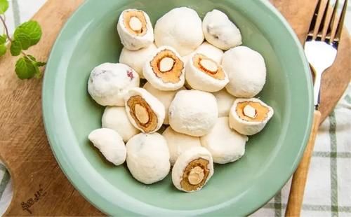  家里|全网最火！排队3小时才能买到的网红奶枣，10分钟搞定，家里有锅就能做！