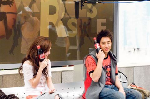 侯佩岑|與張韶涵同臺(tái)，潘瑋柏卻牽起了馮提莫的手，直言我媽媽欣賞不來(lái)她