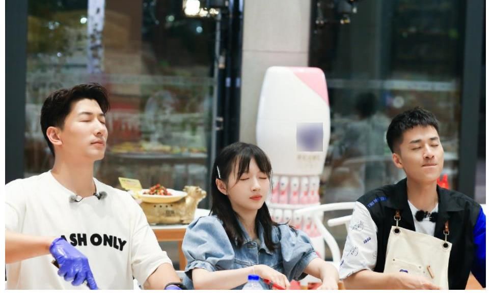 黄晓明|《中餐厅5》要火，常驻阵容空前豪华，赵丽颖的加盟让人坐不住