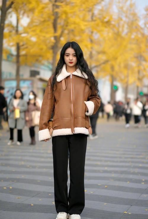 小个子穿衣有窍门，学学这“5种裤装+外套”的穿法，吸睛又显高