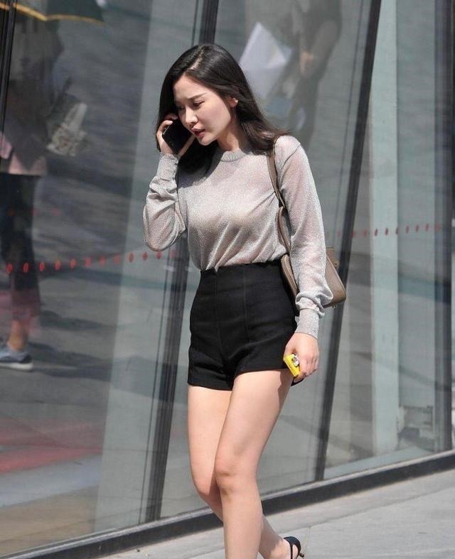 喇叭裤 喜欢气质的美女,一身简约时髦的穿搭,减龄又显魅力十足