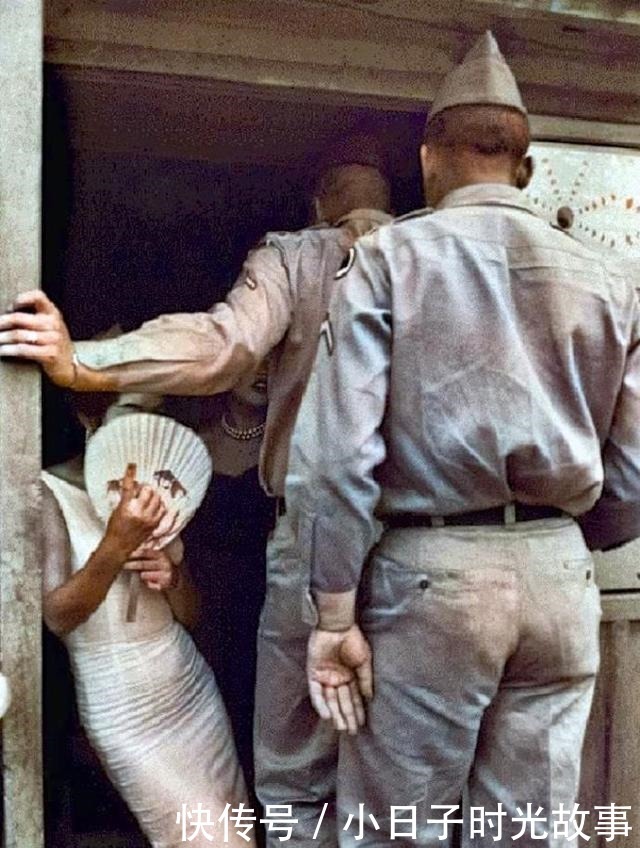 美国|历史镜像1960年代的韩国坡州，美军驻地外的妇女矮小而又臃肿