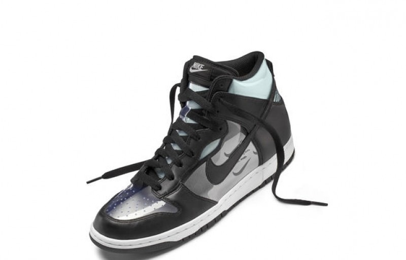 买单吗？川久保玲x Nike 联名黑魂太空鞋登场