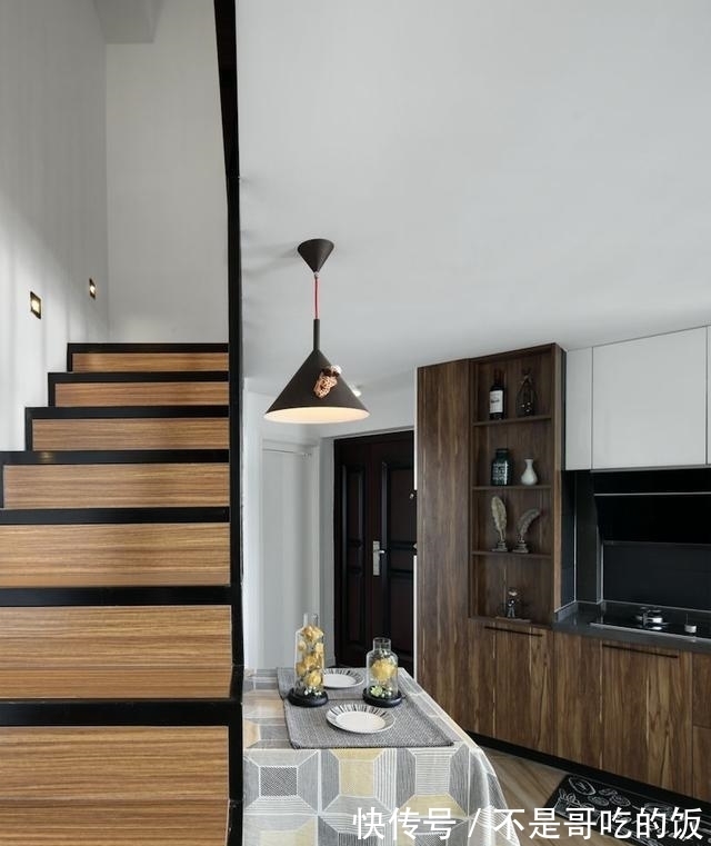 边桌|买不起学区房大房子,一家四口蜗居47平,设计师爆改成三室一厅