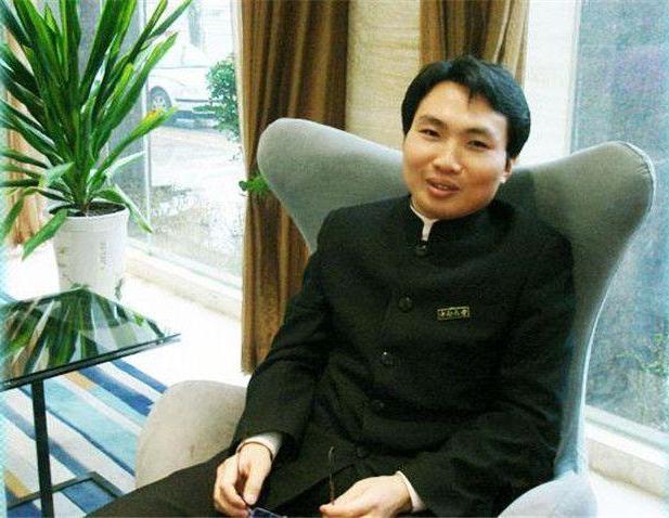 感动中国$带妹妹上大学,边读书边挣钱给父亲治病的洪战辉,如今过得怎样