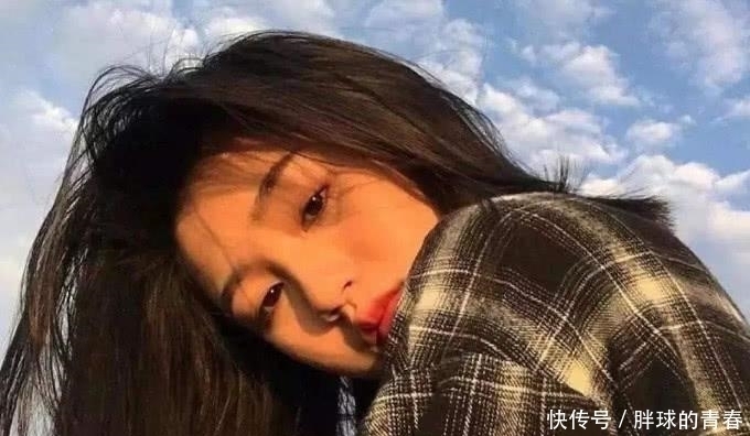 额头|敢露出“额头”的女生,90%脸上有4大特点,第三个是硬伤!