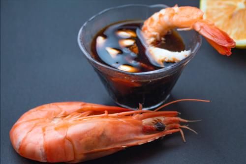 白灼虾|白灼虾,冷水还是热水煮?老渔民教你多做1步,大虾鲜甜无腥味