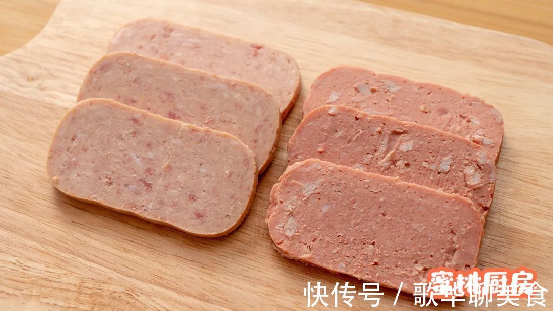 肉松|再也别去超市买午餐肉了！在家做健康又卫生，一拌一蒸就能成！