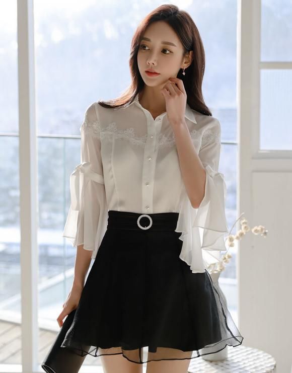 美人图鉴孙允珠：凝静薄冰霜白透明扇叶衬衣裙