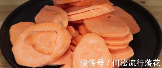 绿豆里加2个红薯，这样做健脾开胃又解馋，大人小孩都爱吃，真香！