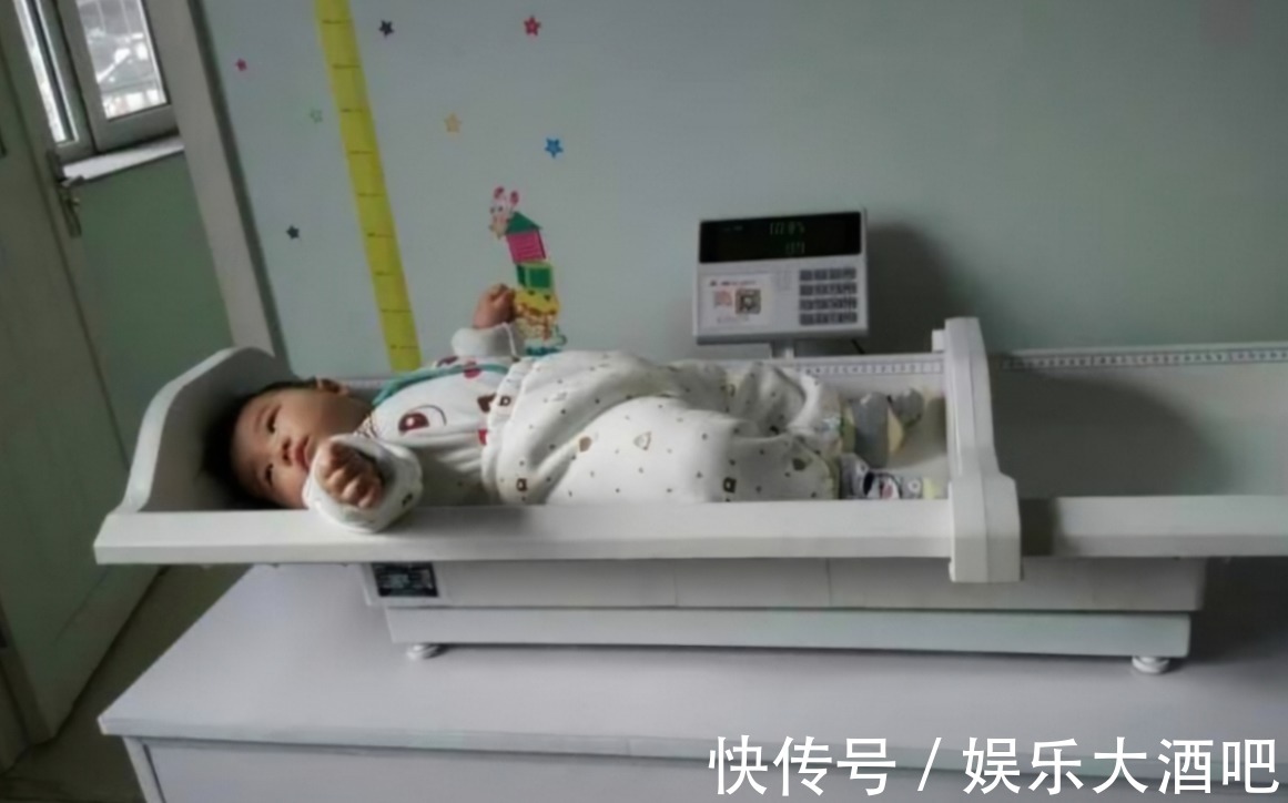 嘴巴|新生儿出生自带的4种现象,是孩子聪明的表现,家长别大惊小怪