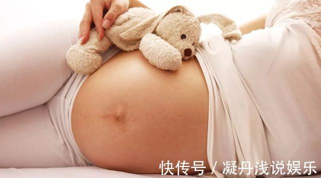 医生|产妇生下双胞胎后肚子还在“动”,医生检查后发现惊喜,家人头疼