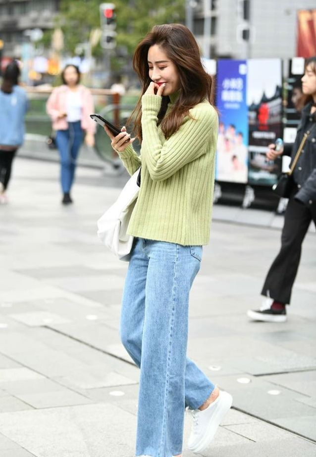 a6418 牛仔裤搭配打底上衣,充满时尚气息,尽显娇媚优雅的女人味