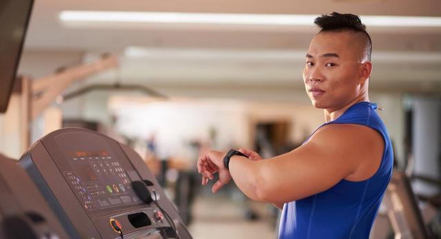 有氧运动|什么时间健身效果最好?拒绝过度训练、不要牺牲睡眠去锻炼