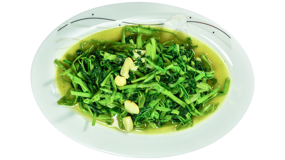 炒空心菜不变色，焯水放醋是不对的，这才是正确做法，鲜味不流失