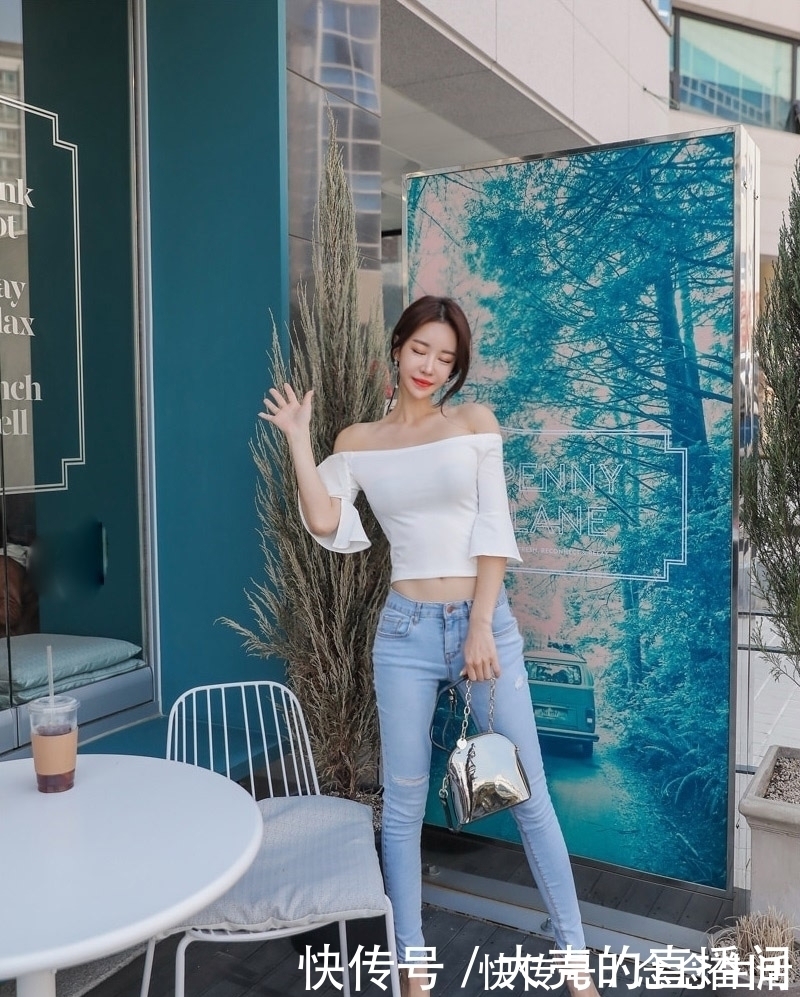 时尚穿搭 时尚穿搭:穿起来非常有线条感的牛仔裤,真是青春靓丽。