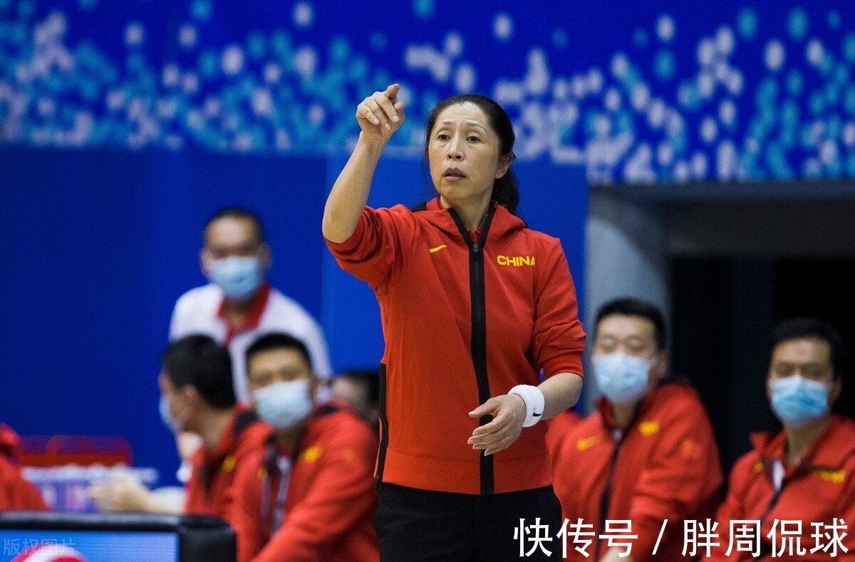 球迷|22点51分,女篮李梦滞留欧洲发文,一番话感动球迷,郑薇没看错人