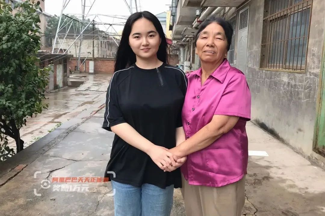 正能量|这女孩真美！父亲去世母亲改嫁，18岁女孩“为奶奶而战”，考上心仪大学