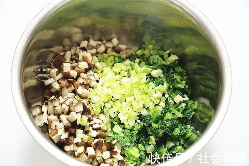 纯素馅大包子,鲜嫩多汁,比肉的还香,一次多蒸点,早餐也有了